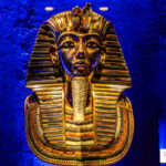 * Toutankhamon: son tombeau et ses trésors