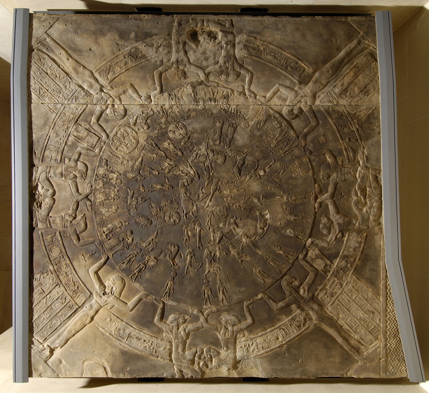 * Au cœur du temple égyptien